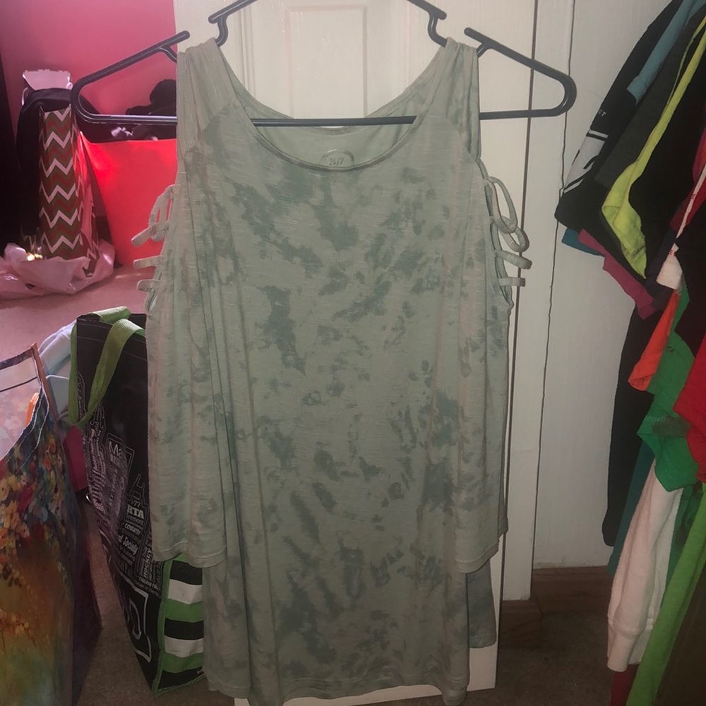 Women’s shirt